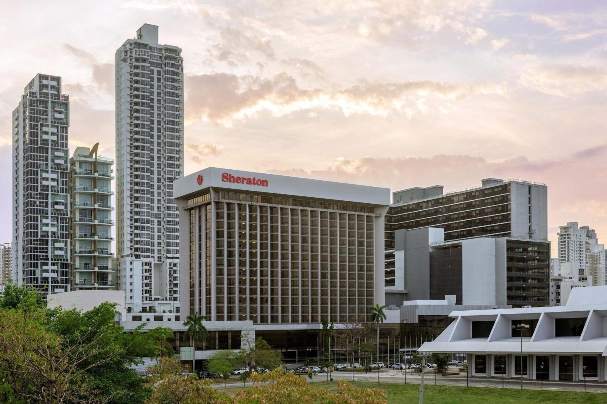 Sheraton Grand Panama Exterior foto Sheraton Miami Airport Hotel and Convention Center
