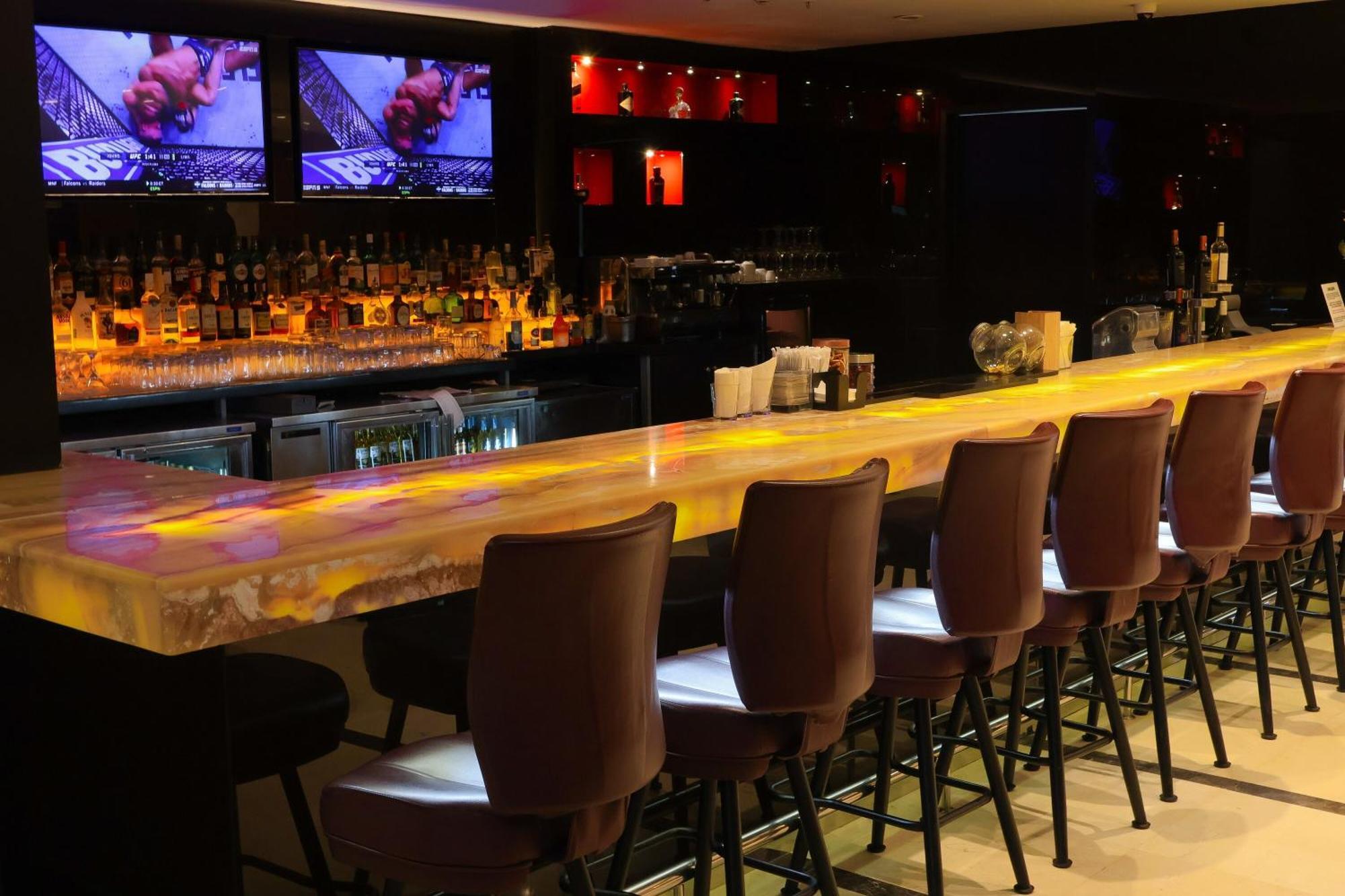 Sheraton Grand Panama Exterior foto The bar at the Wynn